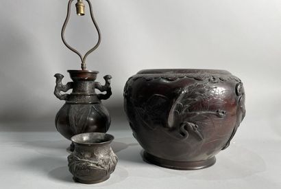 null Embossed copper basin decorated with herons (H 25 cm),
Bronze vase with two...