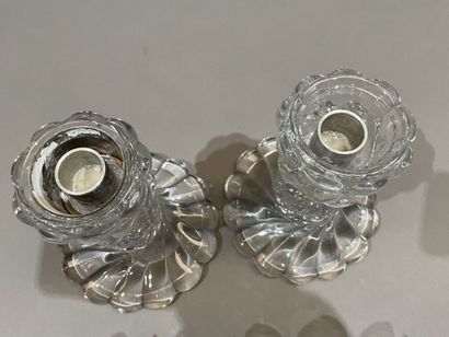 null BACCARAT
Pair of scroll-engraved crystal candleholders with twisted legs.
Stamped...