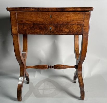 null Working table in mahogany and mahogany veneer.
19th century.
75 x 61 x 38 cm...
