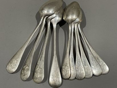 null Set of 4 large spoons and 6 spoons for entremêt in plain silver, engraved HC.
Weight...