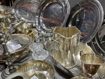 null Batch of silver-plated metal: dishes, vegetable dishes, candlesticks, kettledrums,...