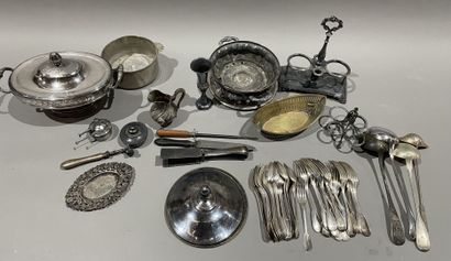 null Set of silver-plated flatware: filet cutlery, vegetable dish, ladle, etc.