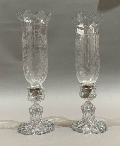 null BACCARAT
Pair of scroll-engraved crystal candleholders with twisted legs.
Stamped...