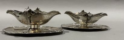 null Pair of silver sauce boats with adherent tray and leafy handles.
Goldsmith :...