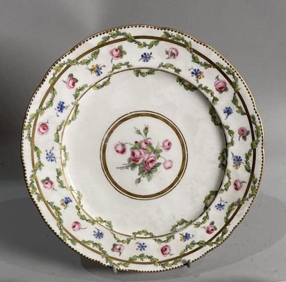 null In the taste of Sèvres
Porcelain plates decorated with flowers
Diameter: approx....