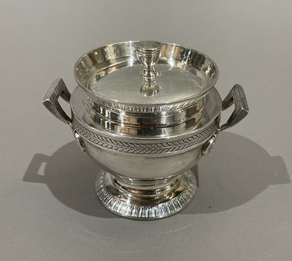 null Silver covered sugar bowl chased with leaf friezes,
vermeiled interior
H: 8...