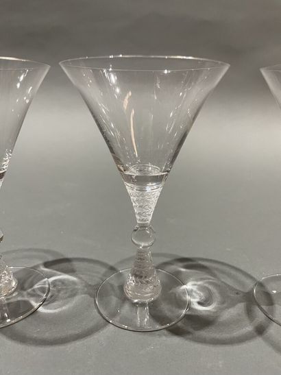 null LALIQUE
Trois verres de forme cornet
Signés
H : 13 cm
Egrenures