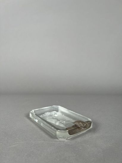 null Molded glass and metal ashtray decorated with a golfer.
Wear and accidents....