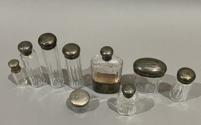 null Set of English silver-mounted toilet flasks (9 pieces)
H: 16 to 4 cm