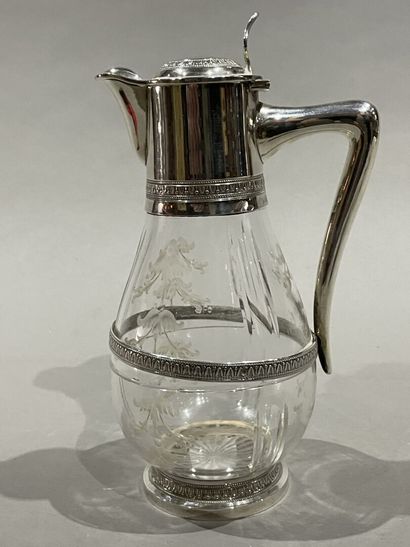 null Cut crystal pitcher, silver mount. 
19th century.
Height: 19 cm
Indentation...