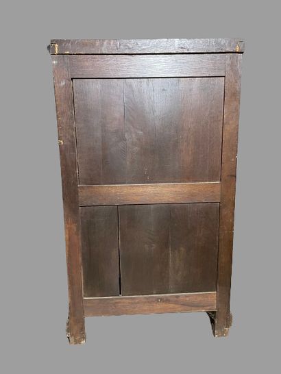 null Rosewood veneered chiffonier with eight drawers. 
19th century. 
Damage, cracks...
