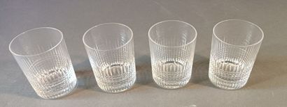 null BACCARAT
Set of 12 cut-crystal whisky glasses.