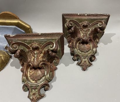 null Pair of painted plaster wall brackets in the Louis XV style.
Height: 24 cm

Also...