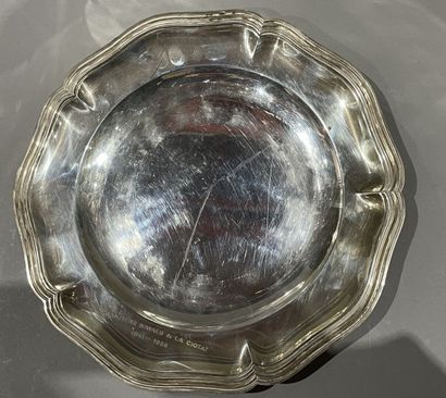 null Oval silver platter with laurel leaf frieze (24 x 30 cm)
and Round silver dish,...