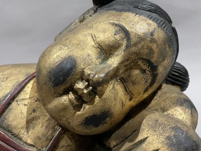 null Sleeping Poussah in polychrome carved wood
China, 20th century.
34 x 48 x 33...