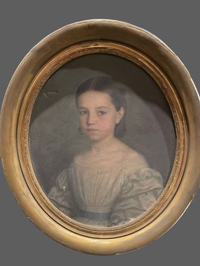 null Three portraits, Late 19th century :
-Girl
Oil on canvas with oval view
56.5...