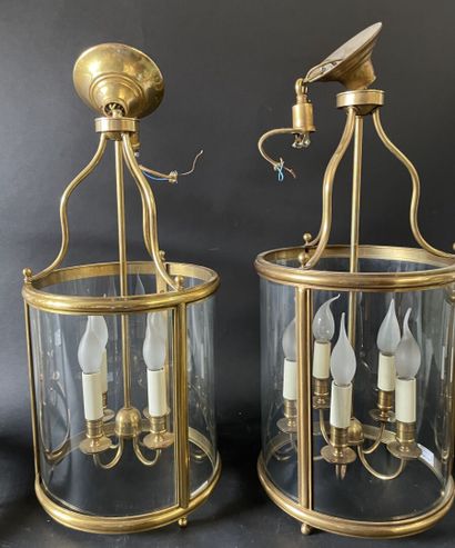 null Four cylindrical brass lanterns with 4 light arms and glass sides
Louis XVI...