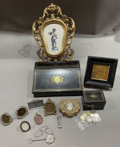 null Lot of trinkets, including blackened wood and brass fillet writing case (10...