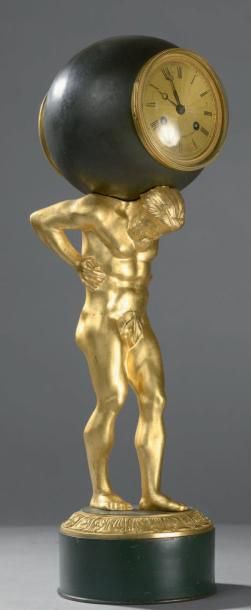 null Pendule représentant Atlas en bronze redoré et repeint. Le cadran signé Bourquin...