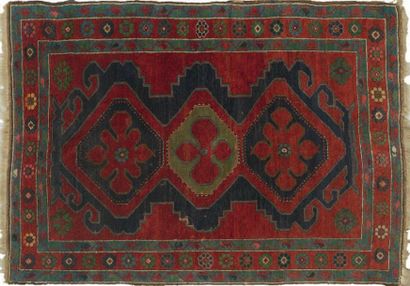 null Tapis Caucase Kasak Première moitié du XXe siècle. À motifs géométriques rouge...