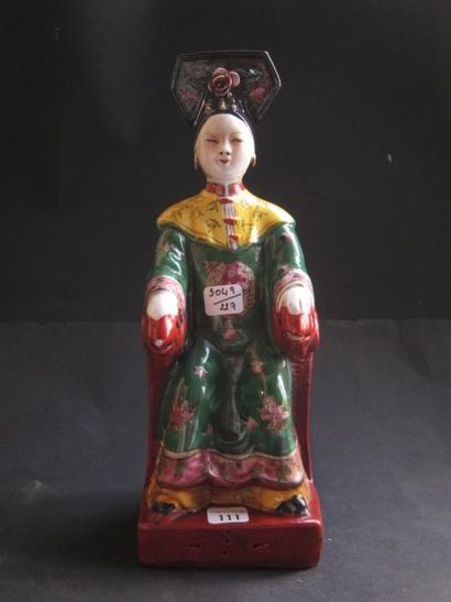 null Statuette Dignitaire assis en porcelaine de Chine Moderne.