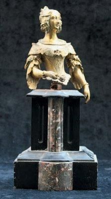 École Française du XIXe siècle Buste de jeune femme Bronze doré, monté sur une gaine...