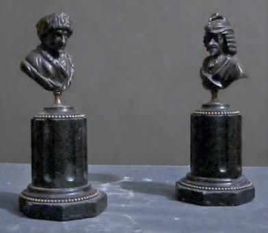null Paire de bustes de bibliothèque, Voltaire et Rousseau Bronze sur une colonne...
