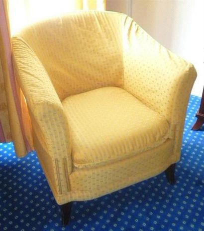 null Fauteuil confortable couvert de tissu jaune, 75 x 70 x 72 cm. 19 en tout