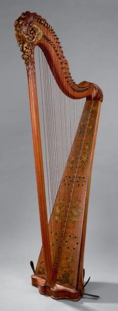 null Harpe du XVIIIe siècle La volute et la crosse sont sculptées de feuilles d'acanthe....
