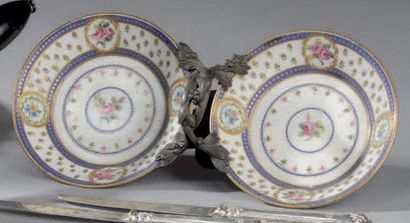 null Deux soucoupes en porcelaine de Sèvres de la fin du XVIIIe siècle, à décor de...