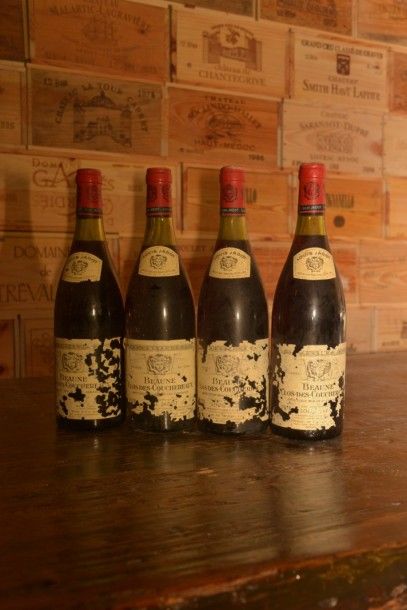 null 4 Bouteilles Beaune «Clos des Couchereaux» 1978 Louis Jadot, étiquettes abî...