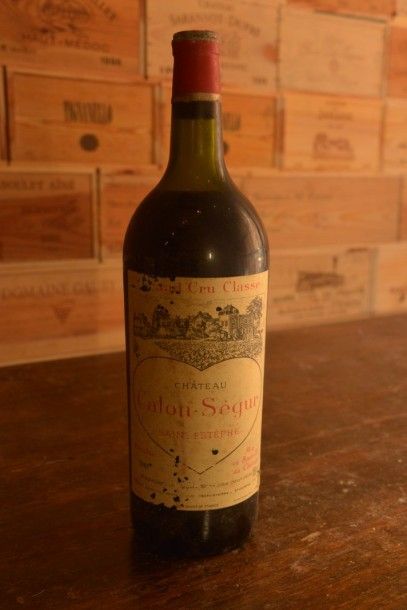 null 1 Magnum Château Calon Ségur 1981, niveau haute épaule, étiquette légèrement...