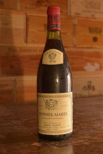 null 1 Bouteille Bonnes-Mares 1976 Louis Jadot, étiquette très légèrement tachée