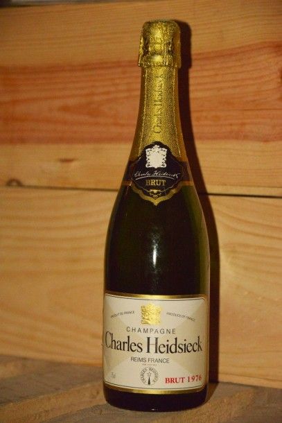 null 1 Bouteille Champagne Charles Heidsieck Brut 1976, étiquette très légèrement...