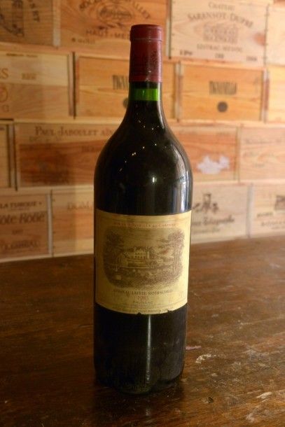 null 1 Magnum Château Lafite Rothschild 1983, étiquette légèrement tachée