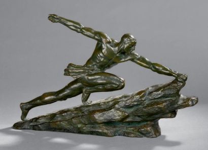 Pierre LE FAGUAYS (1892-?) Le Chasseur Épreuve en bronze de patine verte, signée...