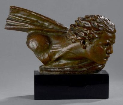Alexandre KELETTY (1918-1940) Mermoz en buste Épreuve en bronze de patine verte,...