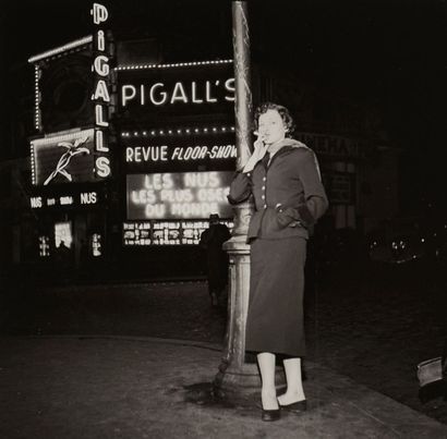 SERGE JACQUES Pigall's. La prostituée, c. 1960 Épreuve argentique (c. 1990). Timbre...