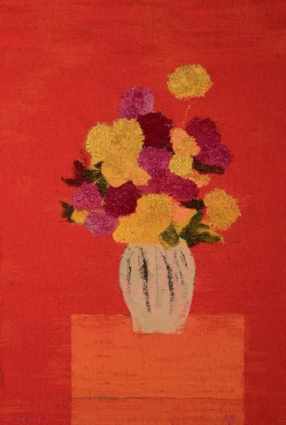 Bernard CATHELIN (1919-2004) Rose d'Inde et Zinnia au vase hongrois sur fond rouge...