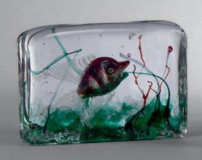 ALFREDO BARBINI (1912-2007) Petit sujet figurant un aquarium en verre. Haut.: 11...