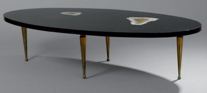 PHILIPPE BARBIER Table basse ovale en laque noire incrustée de cristaux et résine,...