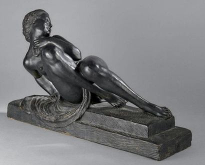 MARCEL BOURAINE (1886-1948) Jeune femme sur le dos Terre cuite patinée noire signée...