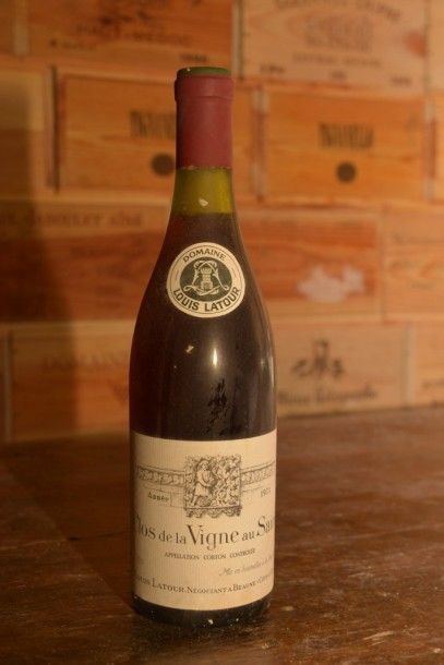 null 1 Bouteille Corton Clos de la Vigne au Saint 1971 Louis Latour, étiquette très...