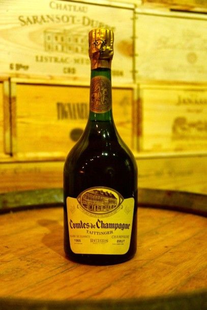 null 1 Bouteille Champagne Taittinger Comtes de Champagne 1966, niveau: 1 cm sous...