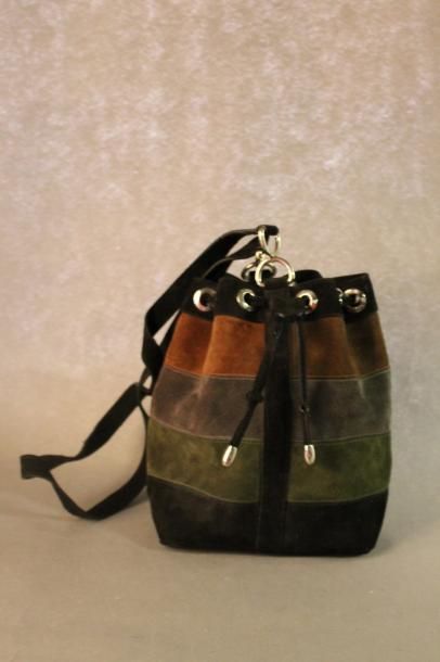 CELINE Petit sac en daim marron, gris vert et noir. L: 18 cm