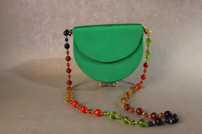 CHRISTIAN DIOR Petit sac en gros grain vert émeraude avec une bandoulière perles...