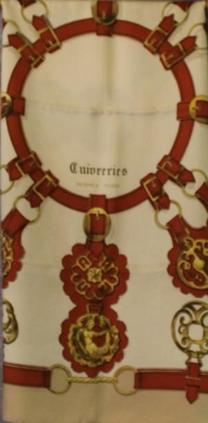 HERMES Carré «Cuivreries», fond blanc entourage beige, signé F de La Perrière.