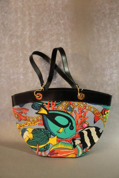 CELINE Sac en toile imprimé à décor de poissons multicolores et cuir noir, intérieur...