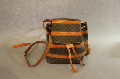 CELINE Petit sac à dos en toile siglée marron et cuir marron clair. L: 18 cm