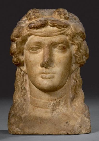 null Élément de pilier hermaïque représentant un Dionysos jeune, les cheveux tombant...